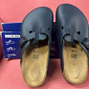 Women’s size 37 Birkenstock Boston clogs